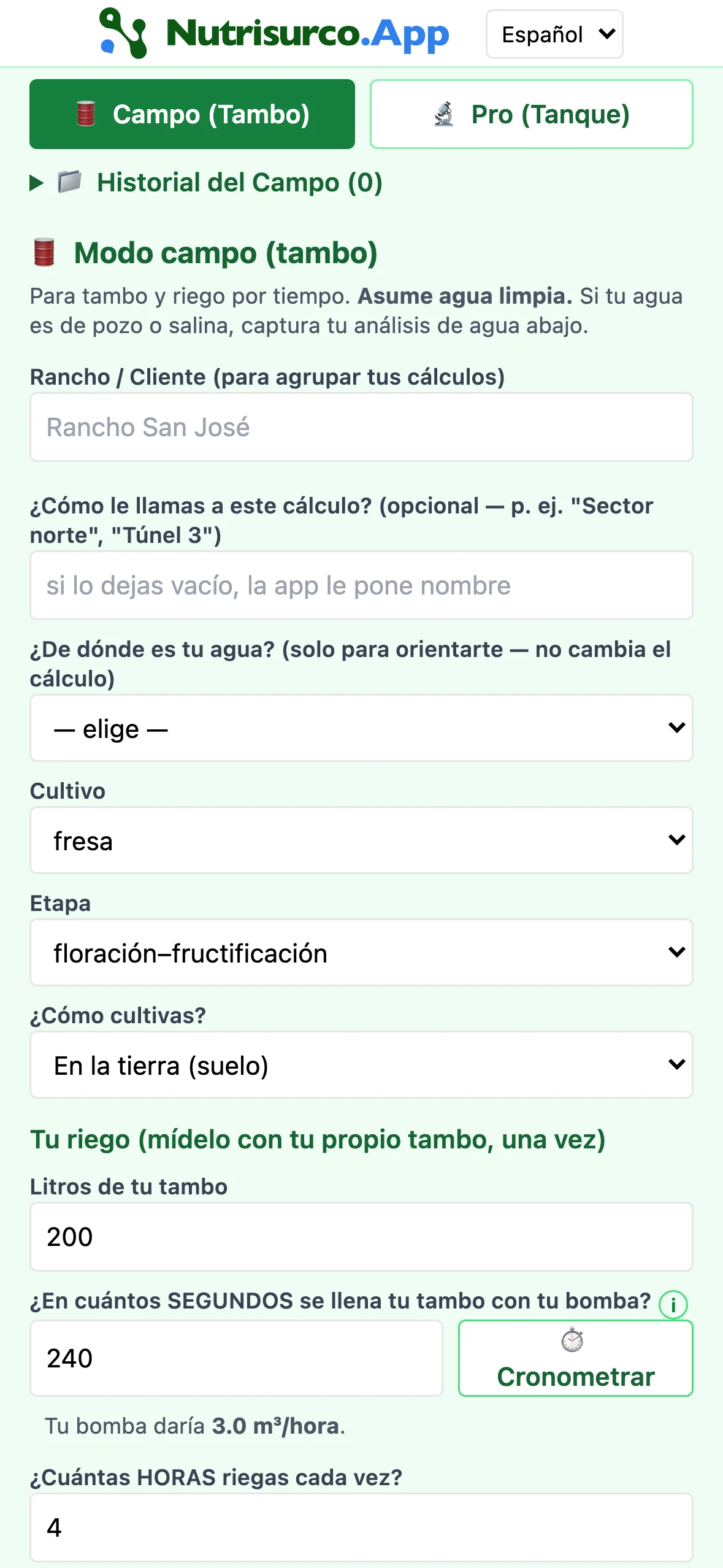 Modo Campo: el selector Campo (Tambo) / Pro (Tanque) y el formulario con el cultivo, la etapa y el aforo del tambo ya capturados